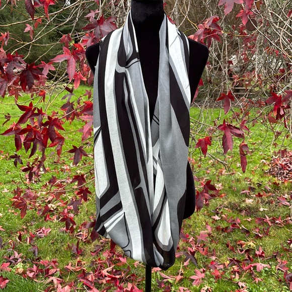 Native Northwest Bamboo Infinity Scarf - Picture 2 of 5